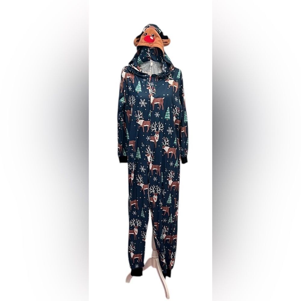 Womens szM Reindeer hooded onesie PJ’s reindeer snowflake tree design zip front